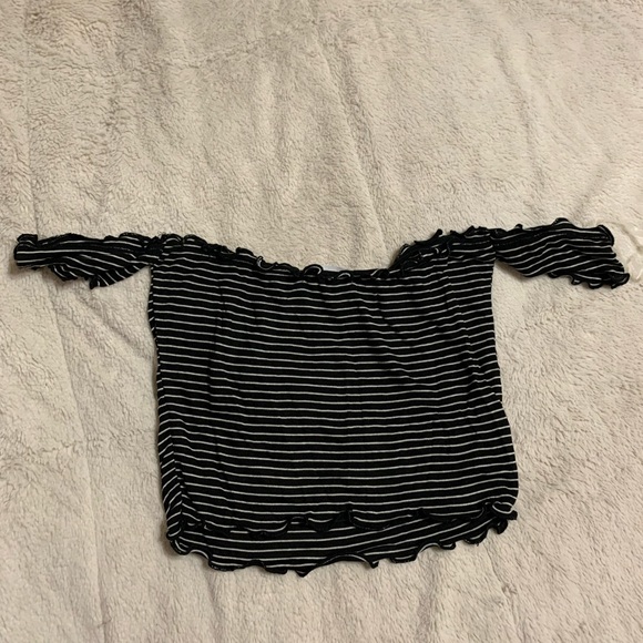 Tilly’s top with off the shoulder sleeves - Picture 4 of 4